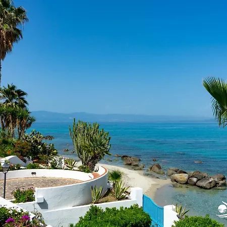 Albatros Aparthotel 3*