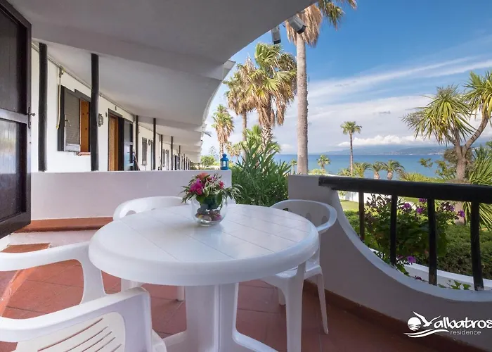 Albatros מלון דירות בריאטיקו