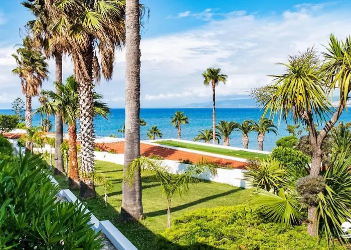 Albatros מלון דירות 3*