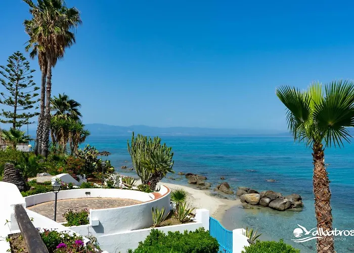 Albatros מלון דירות 3*