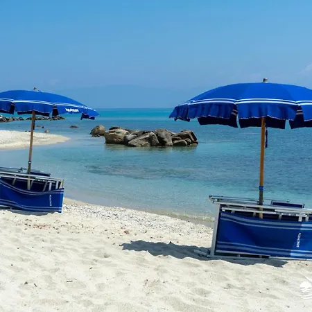 아파트호텔 Albatros 브리아티코