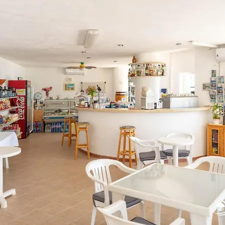 아파트호텔 Albatros 브리아티코