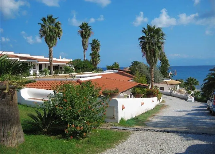 アパートホテル Albatros ブリアーティコ