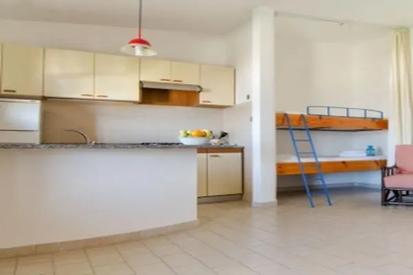 アパートホテル Albatros ブリアーティコ