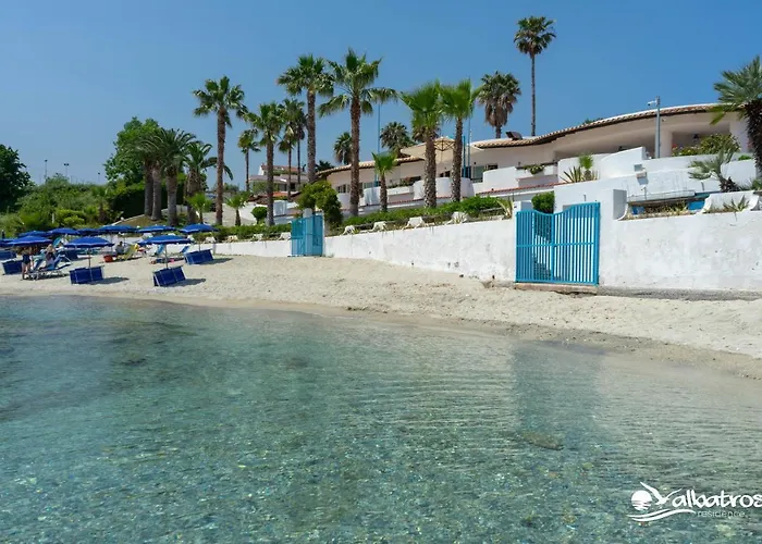 アパートホテル Albatros 3*