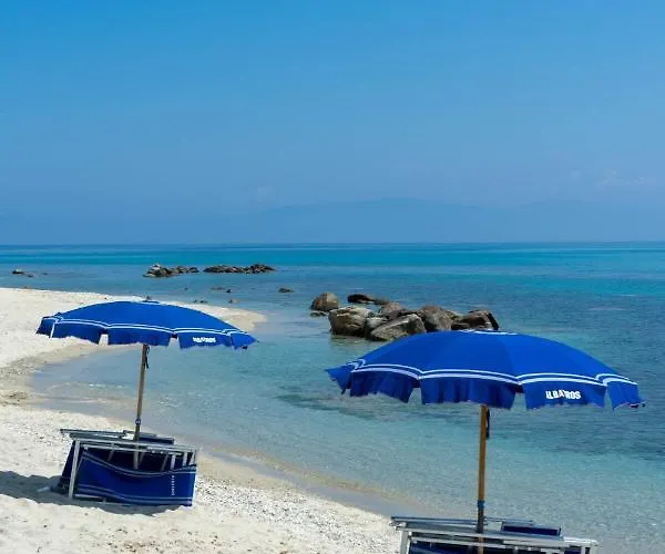 アパートホテル Albatros ブリアーティコ