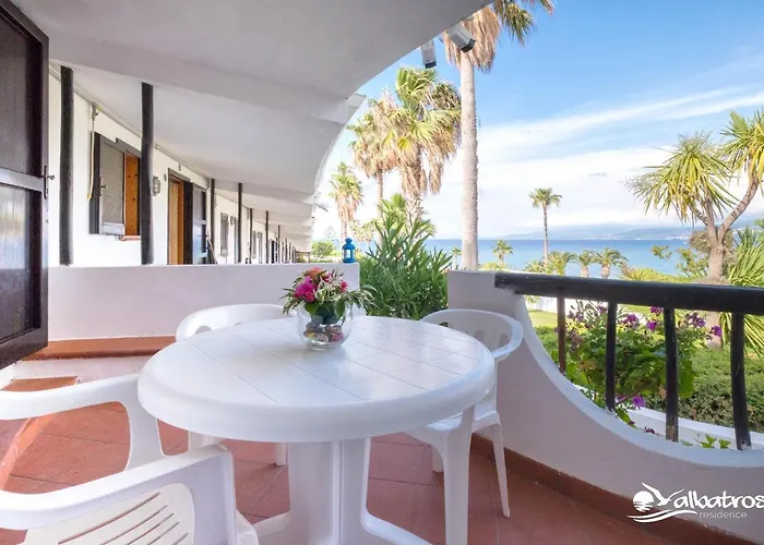 Albatros アパートホテル ブリアーティコ