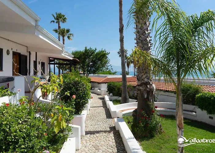 Albatros アパートホテル