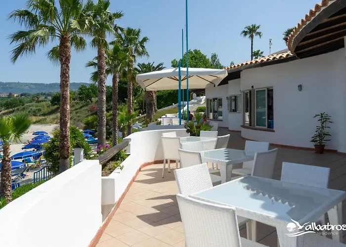 Albatros アパートホテル ブリアーティコ