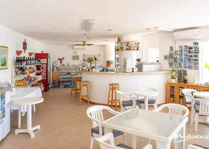 アパートホテル Albatros ブリアーティコ